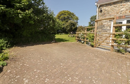 Haverfordwest Cottage | THE COACH HOUSE, pet friendly, with open fire in Wolfscastle