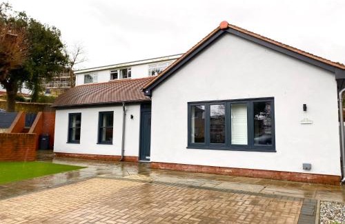 Roundham House | The coach house Paignton, 5 min walk to beach, Free parking