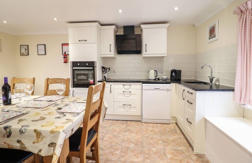 Pant House | THE COACH HOUSE, pet friendly, with hot tub in Llanymynech