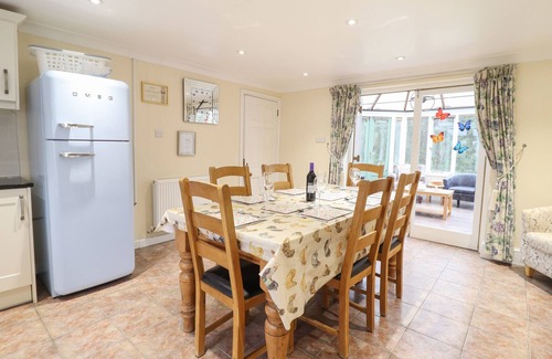 Pant House | THE COACH HOUSE, pet friendly, with hot tub in Llanymynech