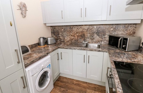 St. Florence Cottage | THE COACH HOUSE, pet friendly, with pool in St Florence