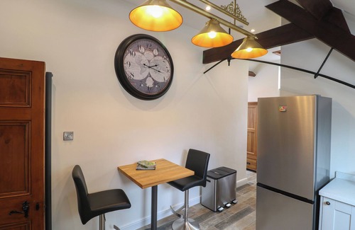 Rosliston Cottage | THE COACH HOUSE, romantic, character holiday cottage in Rosliston