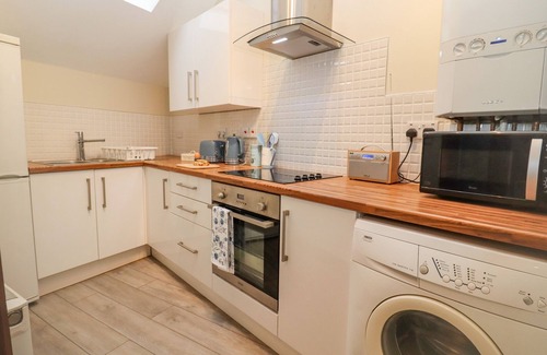 Cheltenham Cottage | THE COACH HOUSE, romantic, character holiday cottage in Cheltenham