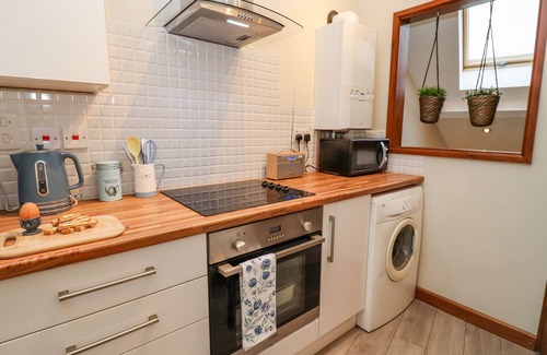 Cheltenham Cottage | THE COACH HOUSE, romantic, character holiday cottage in Cheltenham
