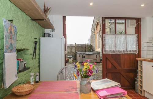 Somerton Cottage | THE COACH HOUSE, romantic, character holiday cottage in Charlton Adam