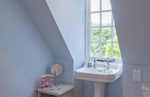 Hernhill House | The Coach House Stables