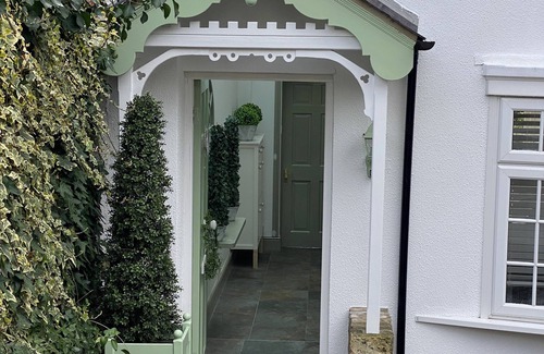 South Norwood House | The Coach House, Three Bedrooms, Off Street Parking, Beautiful Views