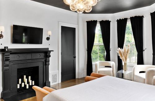Salem Hotel | The Coach House
