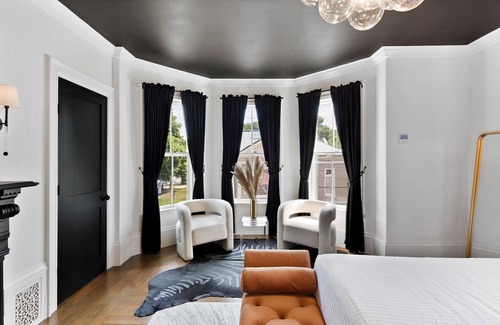 Salem Hotel | The Coach House