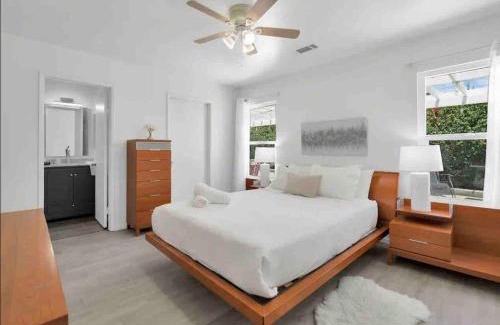 Coachella House | The Coachella Gem weekly discounts
