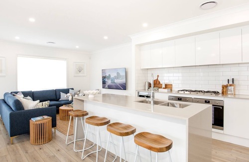 Callala Bay House | The Coast Beach - Pet Friendly - 2 Mins Walk to Bay