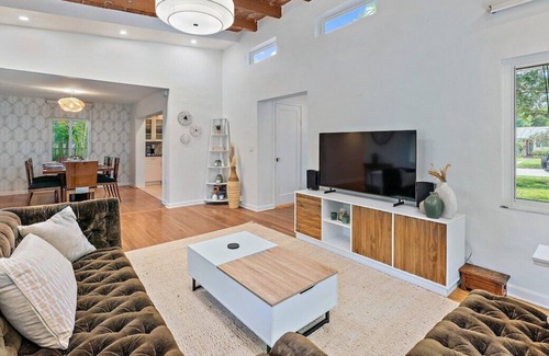 Southside House | The Coastal Bungalow | Heated Pool | West Palm