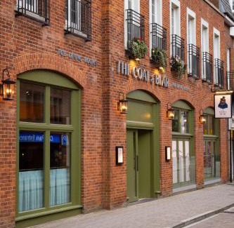 Newbury Hotel | The Coat and Bear - A Heartwood Inn