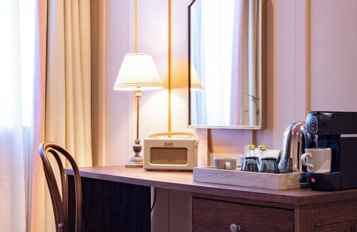 Newbury Hotel | The Coat and Bear