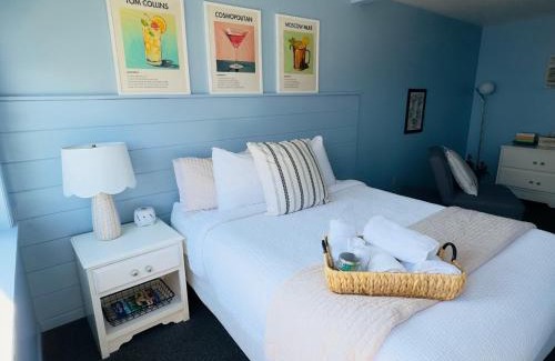 Sandusky Hotel | The Cocktail Cabin! 2 Miles to Cedar Point