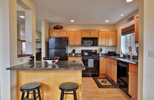 Central Vermont- Killington House | The Cocoa Command Center at Top Ridge: 4BR/4BA Ski In/Ski Out