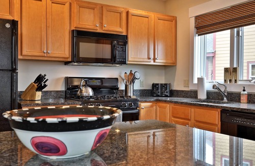 Central Vermont- Killington House | The Cocoa Command Center at Top Ridge: 4BR/4BA Ski In/Ski Out