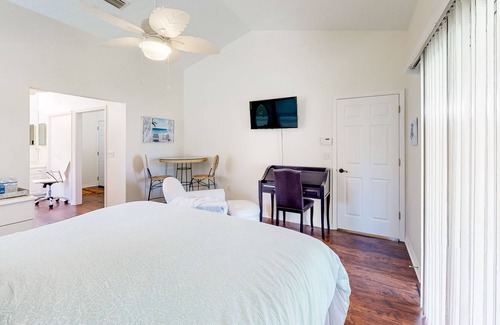 Tropic House | The Coconut Cottage | House in Melbourne close to Canaveral National Seashore