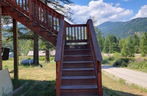 Sandpoint Bed & Breakfast | The Colburn Schoolhouse - Literature Suite