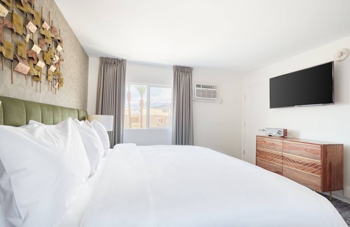 Little Tuscany Apartment | The Cole powered by Sonder | King Suite