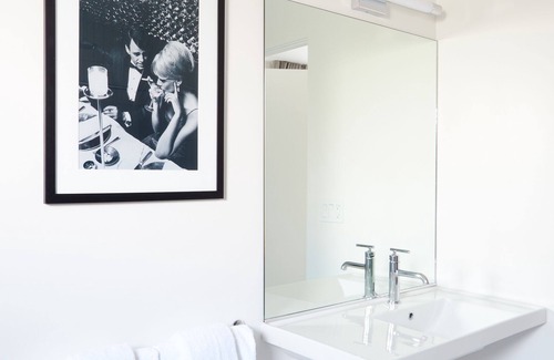 Little Tuscany Apartment | The Cole powered by Sonder | Accessible King Room