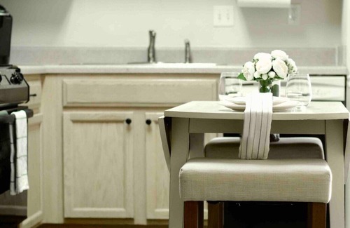 Oxford Condo | The Colonel's Cottage, 2BR by Velvet Ditch Villas