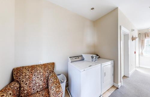 Northeast Harbor Apartment | The Colonels Suites
