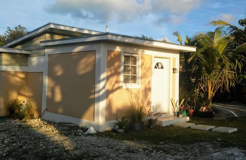 Jimmy Hill Cottage | The Colonial Rental Suite, Moss Town Exuma