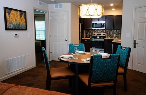 Williamsburg Resort | The Colonies at Williamsburg Suite A Two bedroom, Two bathrooms.