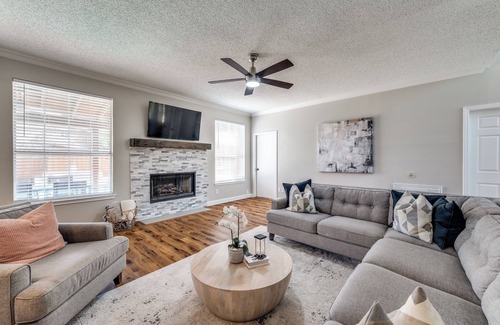 The Colony House | The Colony, 5 Bedrooms with Pool and extra room with twin trundle bed