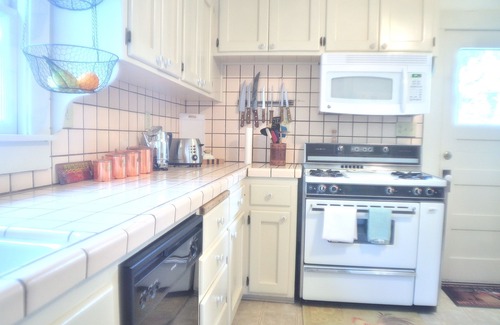 Atascadero Cottage | The Colony Cottage - Rural setting close to town.