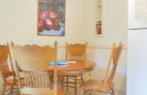 Atascadero Cottage | The Colony Cottage - Rural setting close to town.