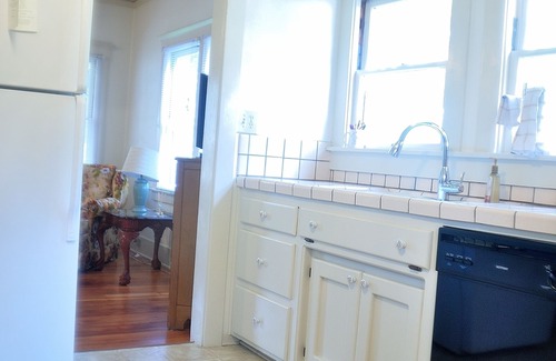 Atascadero Cottage | The Colony Cottage - Rural setting close to town.