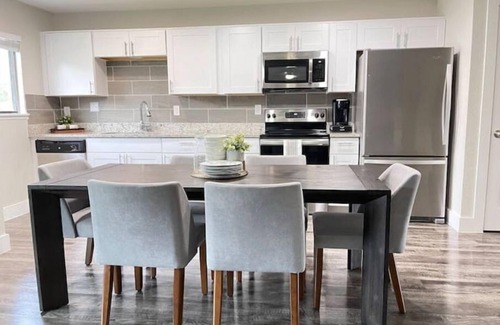 The Colony House | THE COLONY COTTAGE W/HOT TUB & OUTDOOR OASIS/FAMILY FRIENDLY