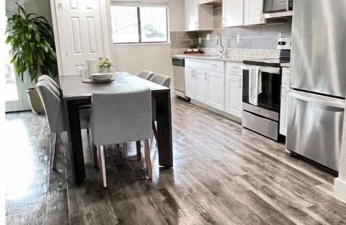 The Colony House | THE COLONY COTTAGE W/HOT TUB & OUTDOOR OASIS/FAMILY FRIENDLY