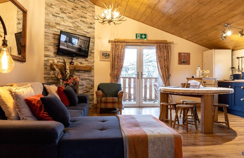 Mullaghbawn Apartment | The Colorado Cabin with balcony