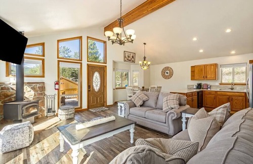 Bailey House | The Colorado Chalet | Hot Tub & Pool table
