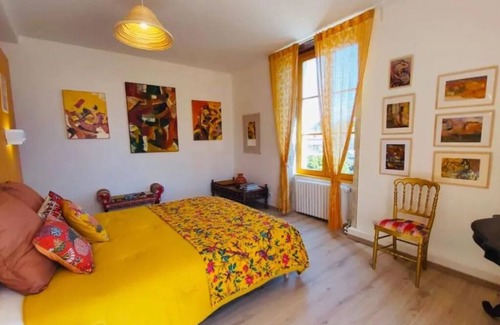 Commarin Bed & Breakfast | The colors of Commarin Chambre Jaune