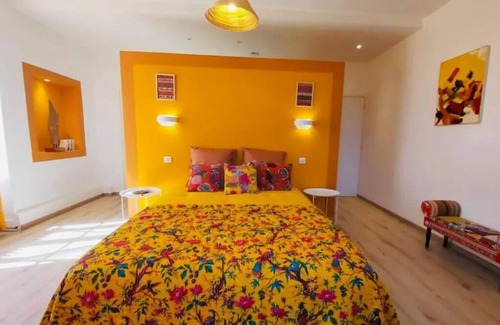 Commarin Bed & Breakfast | The colors of Commarin Chambre Jaune