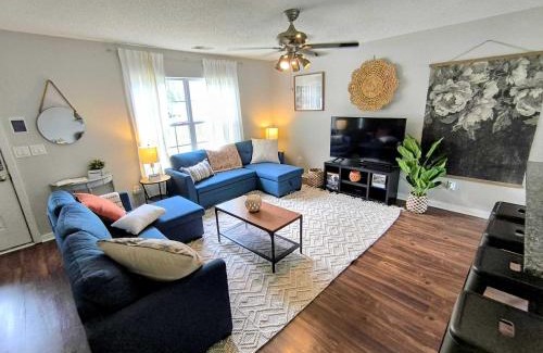 Columbia House | The Columbia Crash Pad Near Bases, USC, Shops