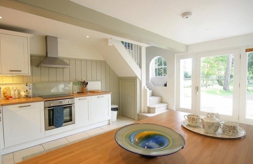 Chippenham Cottage | THE COMEDY, family friendly, character holiday cottage in Malmesbury