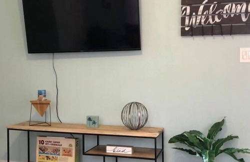 Baytown Apartment | The Comfi Coral - 2 Bed Apartment Home Studio B