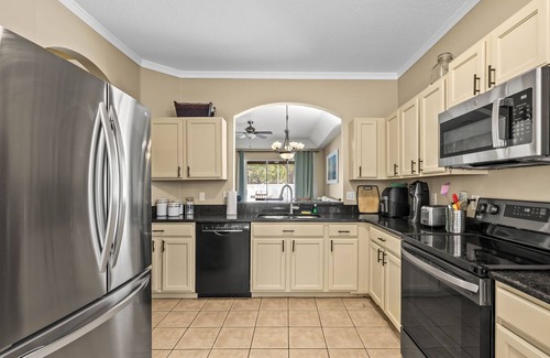 Riverview House | The Comfort House | Step-Free 3BR w/Fenced Yard