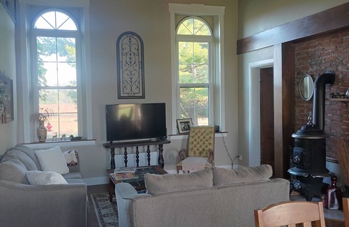 Palmyra House | The Comfort Schoolhouse, Est 1872