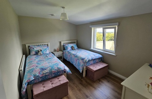 Roscoe House | The Comfortable and Spacious 4 Bedroom House in Ga