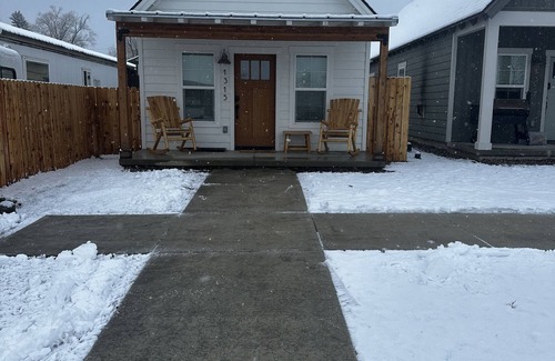 Sandpoint Cabin | The Comfy Bear Cottage! Beautiful 2 bed/1bath home minutes from skiing and lake.