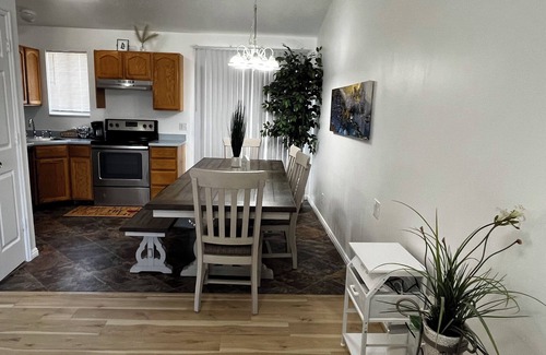 Clearfield House | The Comfy Stay 4-bedroom house with WiFi, AC in fabulous Clearfield