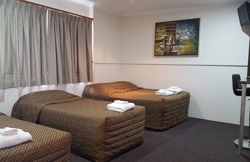 Chinchilla Hotel | The Commercial Hotel Motel