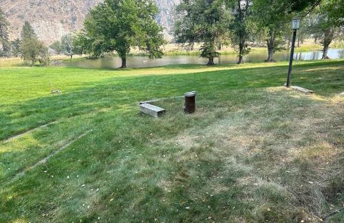 Riggins Hot Springs Hotel | The Community at Riggins Hot Springs