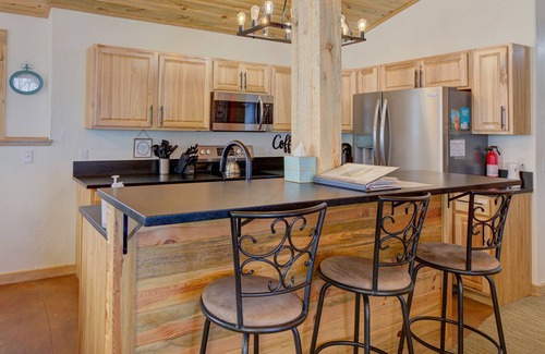 Indian Mountain Cabin | The Como Cabin | Hot Tub | Games | Firepit!